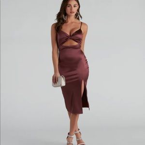 Stunning Sleek Style Burgundy Midi Dress